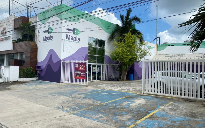 En Venta local con bodega y oficinas sobre Av. Colosio Cancún