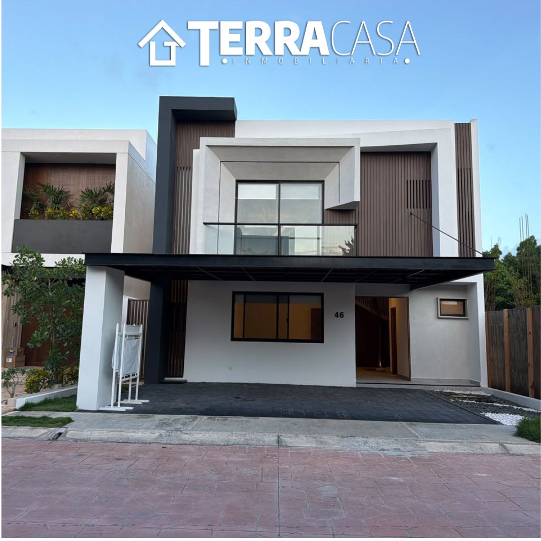 CASA EN RENTA EN VÍA CUMBRES, CANCÚN